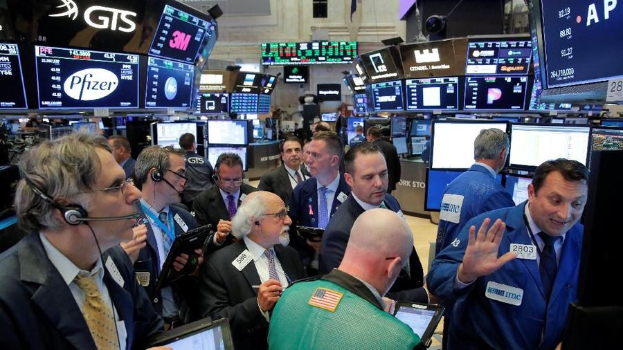 Wall Street Malu-malu pada Akhir Pekan, Melonjak Secara Mingguan