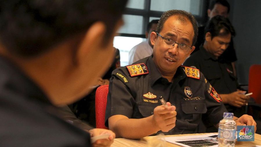 Tameng tersebut membuat aparat DJBC kesusahan menindak secara langsung atau bahkan menenggelamkan kapal.