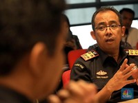 Janji Bos Bea Cukai: Sikat Habis Rokok Ilegal Tanpa Pita
