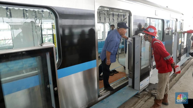 Saat ini kereta dioperasikan secara normal tanpa mengangkut penumpang.
