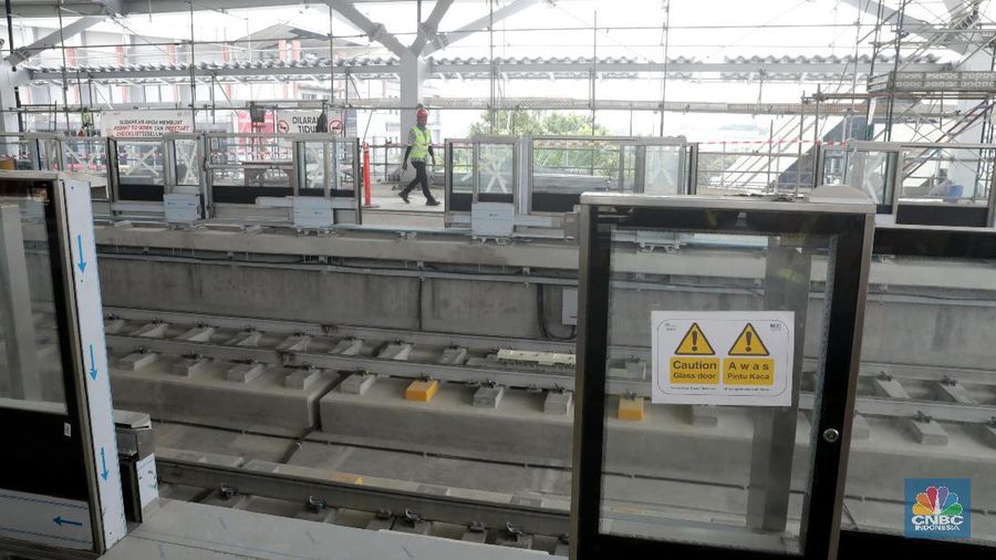 Saat ini kereta dioperasikan secara normal tanpa mengangkut penumpang.