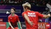 Kevin Sanjaya/Marcus Gideon berhasil keluar tekanan Fajar/Rian di gim kedua dan meraih keunggulan 21-18 serta memaksakan rubber game. (CNN Indonesia/Adhi Wicaksono)