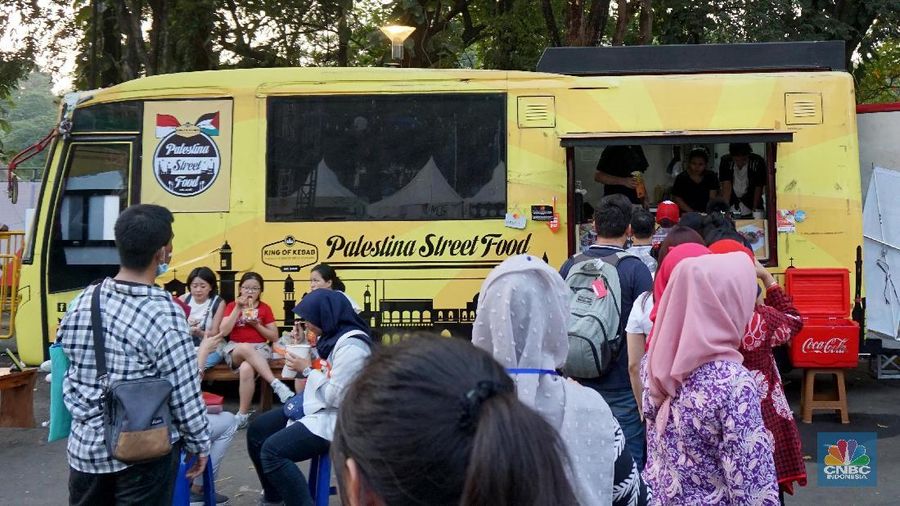 Jangan khawatir kalau tak dapat tiket pertandingan,  ada tempat nongkrong buat penonton Asian Games di GBK Senayan. Banyak festival dan juga bazaar. 
