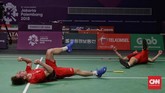 Kevin Sanjaya/Marcus Gideon merayakan kemenangan 24-22 di gim ketiga atas Fajar/Rian dan merebut medali emas Asian Games 2018. (CNN Indonesia/Adhi Wicaksono)