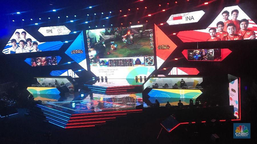 Perhelatan Asian Games 2018 masih terus berlangsung. Dan hari ini salah satu tim dari cabang olahraga e Sport juga sudah mulai bertanding sejak kemarin (27/8/2018).



Berlangsung di Britama Arena, Kelapa Gading, Jakarta, perhelatan ini sangatlah mencuri perhatian. Tidak hanya dari penonton Indonesia tapi pendukung dari berbagai negara pun juga turut serta. (CNBC Indonesia/Lynda Hasibuan)