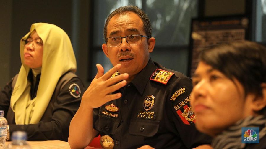 Pemerintah akan memberikan 'hukuman' bagi pengusaha yang hingga saat ini engan juga membawa DHE nya ke dalam negeri.