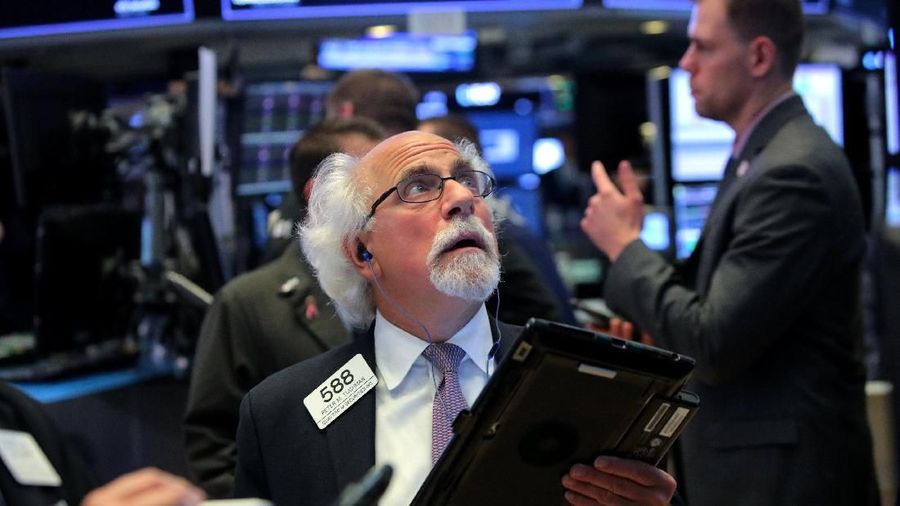 Traders work on the floor at the New York Stock Exchange (NYSE) at the end of the day's trading in Manhattan, New York, U.S., August 27, 2018. REUTERS/Andrew Kelly