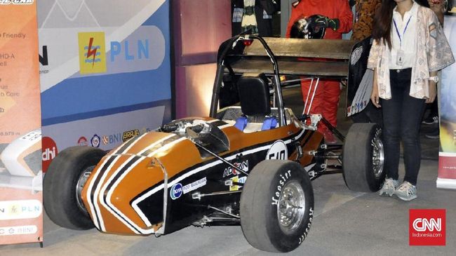 ITS Rilis Dua Mobil Balap untuk Berlaga di Jepang