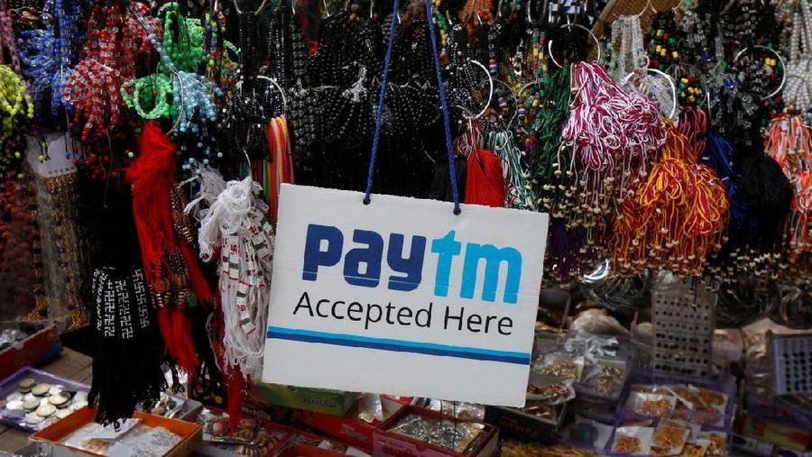 An advertisement of Paytm, a digital wallet company, is pictured at a road side stall in Kolkata, India, January 25, 2017. REUTERS/Rupak De Chowdhuri