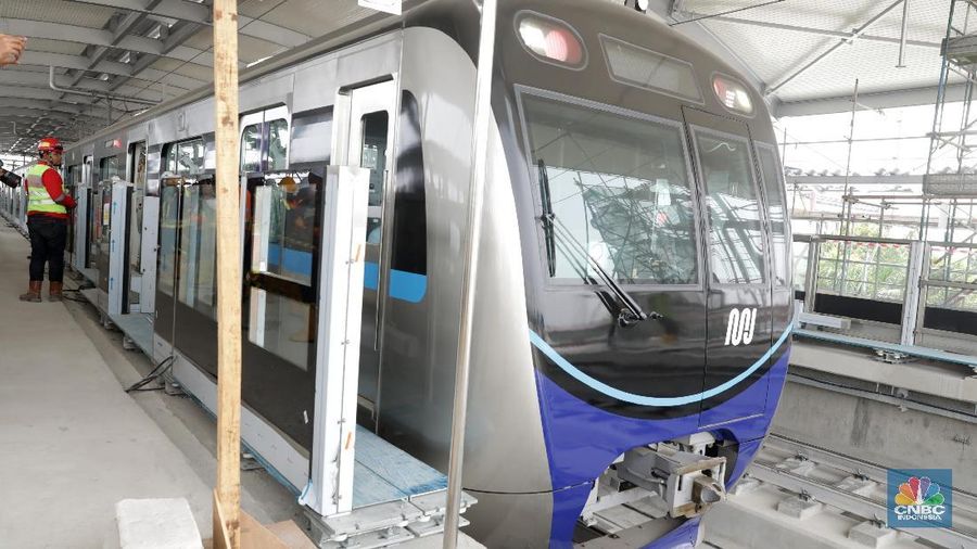 Saat ini kereta dioperasikan secara normal tanpa mengangkut penumpang.