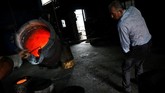 Gereja memotong biaya untuk lonceng, mengalihkannya untuk dapur umum dan amal bagi tunawisma. Produksi lonceng dianggap terlalu mahal. (REUTERS/Alkis Konstantinidis)