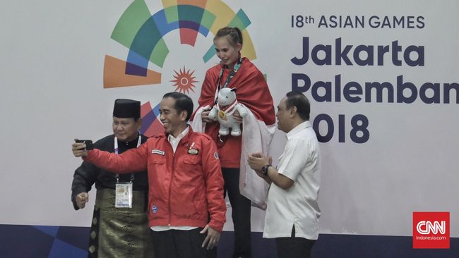 Berpelukan, Jokowi dan Prabowo Nyatakan Semua Untuk Indonesia