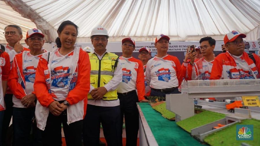 Jalan Tol Trans Sumatera diyakini dapat meningkatkan perekonomian.