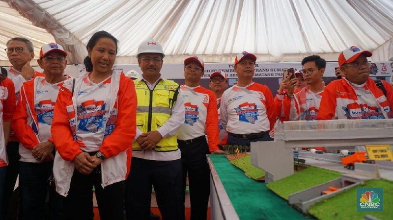 Jalan Tol Trans Sumatera diyakini dapat meningkatkan perekonomian.