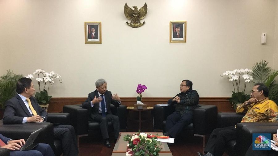 Kondisi utang melalui Surat Berharga Negara (SBN) dan melalui pasar sedang mengalami tekanan akibat pelemahan nilai tukar rupiah.