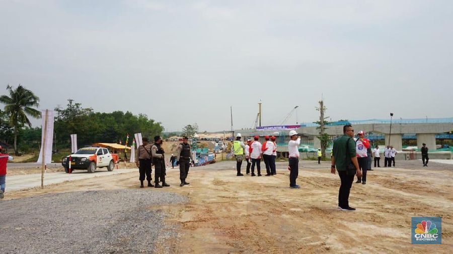 Jalan Tol Trans Sumatera diyakini dapat meningkatkan perekonomian.