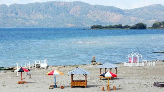 Pantai Batuhoda Pantai Baru Kebanggaan Danau Toba