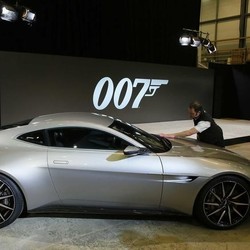 Ngeri Tsunami PHK, Pabrikan Mobil James Bond Pangkas Ratusan Karyawan