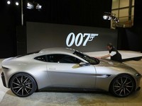 Pembuat Mobil James Bond akan IPO di Bursa London
