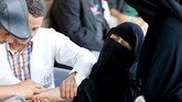 Pusat Onkologi Nasional di Ibu Kota Yaman, Sanaa, pun mengakui bahwa saat ini mereka sangat kesulitan. (Reuters/Khaled Abdullah)
