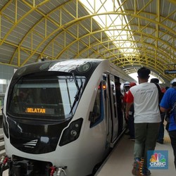 LRT Palembang Alami Gangguan, Penumpang Dievakuasi