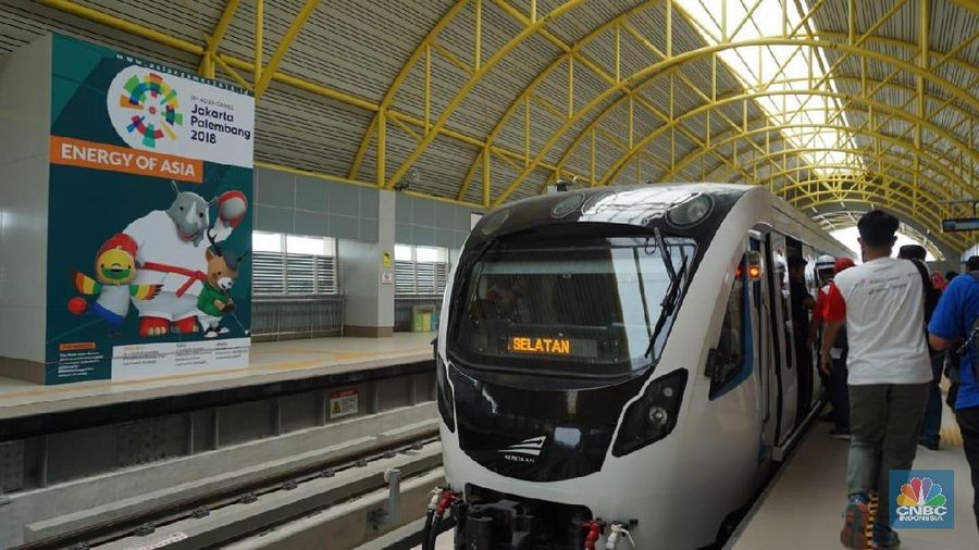Menteri BUMN Rini Soemarno tinjau LRT Palembang (վ/Wanti Puspa Gustiningsih)