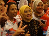 Joget dan Nonton Bareng, Ini Akrabnya Menteri Rini dan Nicke
