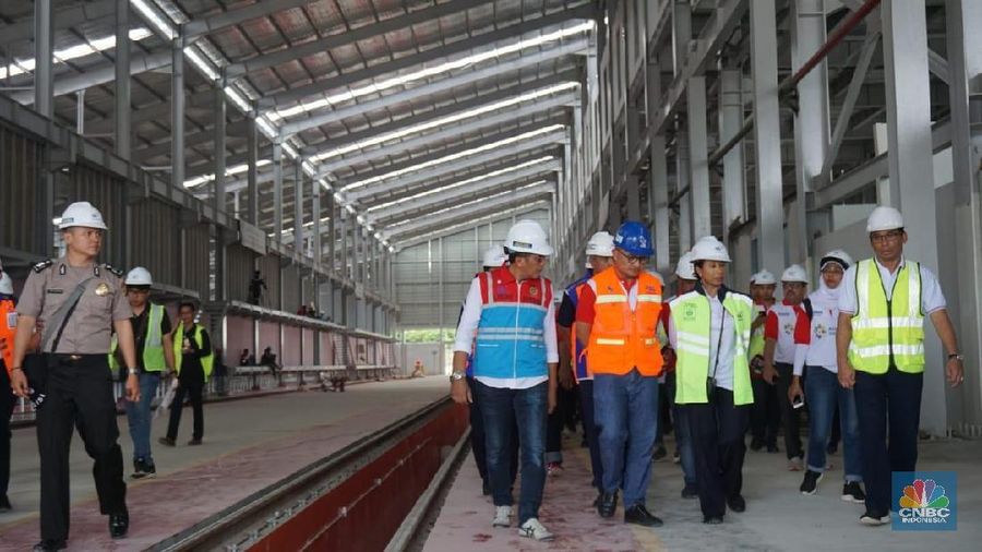 Warga Semarang patut berbangga. Pasalnya, Pemerintah Kota Semarang bakal merealisasikan pembangunan light rail transit (LRT) mulai tahun depan.