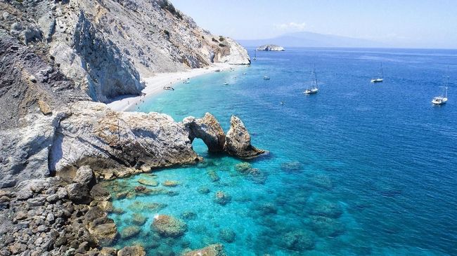 Ambil Batu di Pantai Bisa Kena Denda sampai Penjara