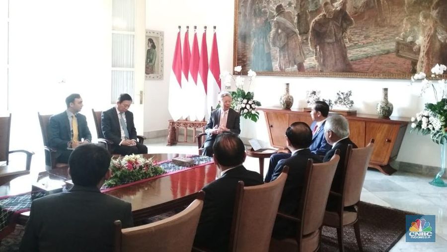 Asian Investment Infrastructure Bank (AIIB) berkomitmen menyediakan fasilitas pinjaman senilai US$ 1 miliar