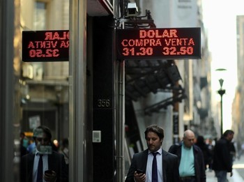 Peso Rontok, Bank Sentral Argentina Naikkan Bunga Acuan 15%!