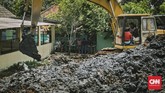 Suasana pengerjaan proyek Waduk Rawa Rotan yang bersebelahan dengan rumah warga, Cakung, Jakarta, Kamis, 30 Agustus 2018. (CNNIndonesia/Adhi Wicaksono)