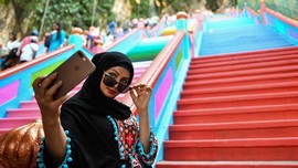 Kontroversi Renovasi Objek Wisata Batu Caves Malaysia