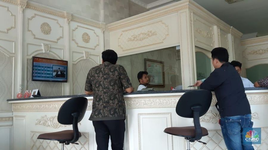 Jelang penutupan, kurs rupiah masih melemah terhadap dolar Amerika Serikat (AS) saat ini.