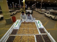 Arab Saudi Gelar Bukber, Pakai Lesehan Sepanjang 500 Meter