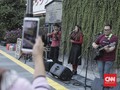 Anies Ingin Lestarikan Pertunjukan Musik di Trotoar Sudirman
