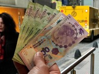 Kesepakatan IMF Tak Bisa Rem Anjloknya Peso Argentina