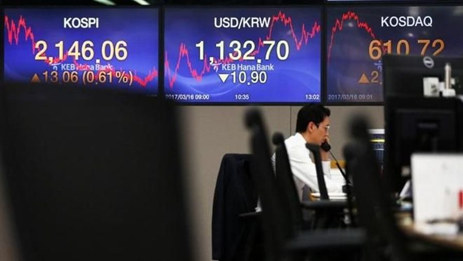 Bursa saham utama kawasan Asia kompak dibuka di zona hijau untuk mengawali pekan ini.