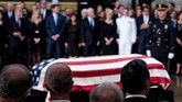 Dalam acara penghormatan kenegaraan ini, para pejabat tinggi Amerika Serikat dan yang pernah berinteraksi dengan McCain hadir. (Andrew Harnik/POOL Via REUTERS)