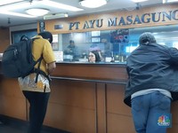 Tembus Rp 14.725/US$, Masyarakat Ramai-ramai Tukar Dolar AS