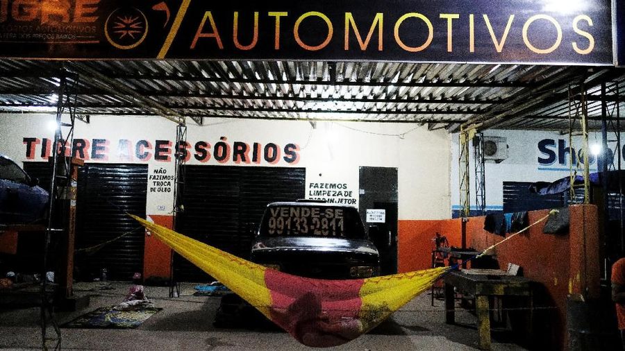 Warga Venezuela berbondong-bondong meninggalkan negaranya yang sedang hancur diterpa krisis ekonomi.