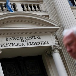 Peso Argentina Menguat 11% Tetapi Risiko Meningkat, Ada Apa?