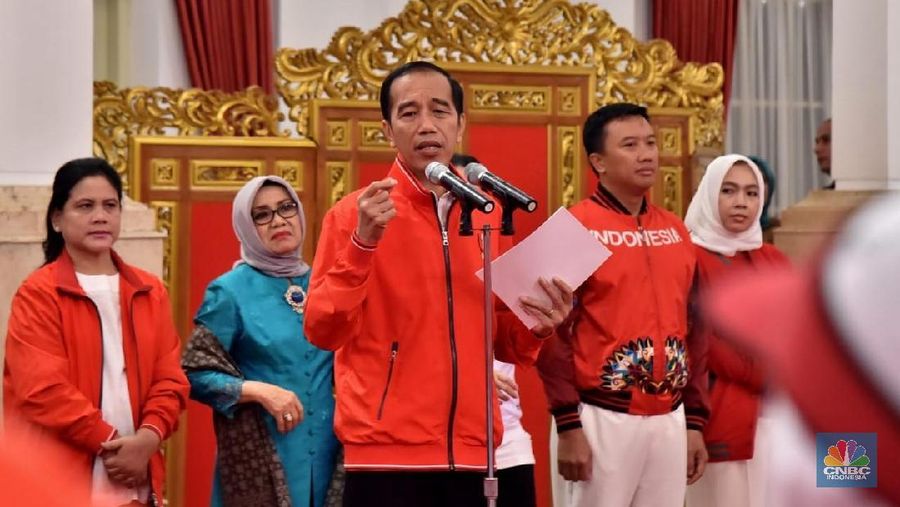 Presiden Joko Widodo menepati janji mencairkan bonus kepada para atlet Indonesia peraih medali di Asian Games 2018 'sebelum keringat para atlet mengering'.