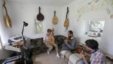 Fedynsky sampai bolak-balik ke museum untuk mencari cetakan sejumlah alat musik tradisional Ukraina, karena bukti atas peninggalan sejarah itu hampir punah dimakan zaman. Ia berniat membuat lebih banyak alat musik agar semakin banyak generasi muda Ukraina yang bisa menyelamatkan musik tradisional negaranya.