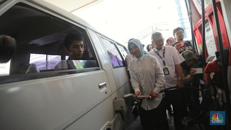Dirut Pertamina Nicke Widyawati mulai sosialisasi B20 di SPBU COCO Pertamina di kawasan Kuningan