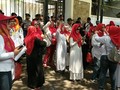 VIDEO: Emak-emak Militan Demo di KPU Tuntut Jokowi Mundur