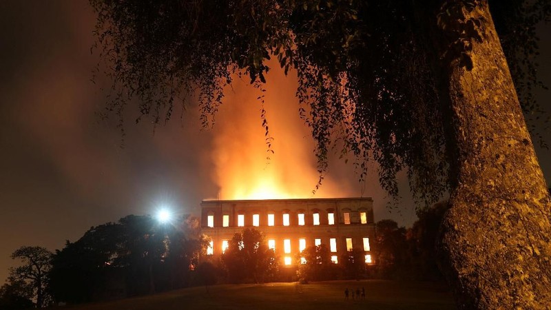 Tragedi Kebakaran Museum Nasional, Kerahkan 14 Mobil Pemadam 