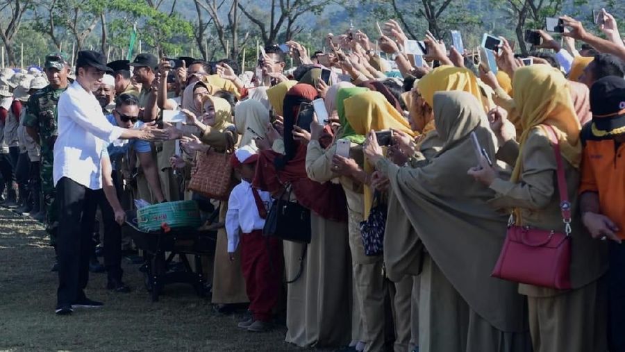 Presiden telah menyerahkan bantuan rekonstruksi sebanyak 5.293 rumah.