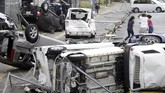 Pemerintah Jepang sudah mendorong masyarakat untuk berangkat evakuasi lebih awal dan mengatakan akan melakukan segala cara untuk siap siaga dalam menghadapi krisis. (Kyodo/via REUTERS)