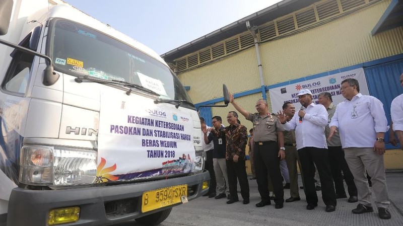 Target OP CBP ini akan menggelontorkan CBP sebanyak 10.000-15.000 ton per hari dengan ketentuan harga Gudang Rp 8.100 per kg.